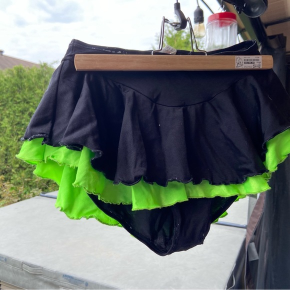Figure Skating skirt - black and green neon - Size S junior - Picture 2 of 8